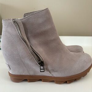 Women's Sorel Suede Wedge Ankle Boot in Light Taupe
